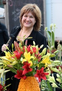KarenPageAuthorShotFlowers300dpiWT800-204x300